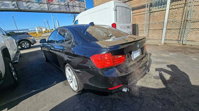 BMW 335 SPORT LINE* Harman-Kardon* HID* Камера* Bluetooth, снимка 4 - Автомобили и джипове - 48140491