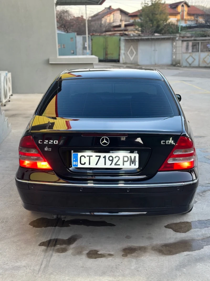 Mercedes-Benz C 220, снимка 2 - Автомобили и джипове - 49089340