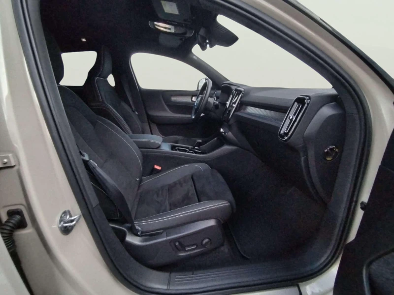 Volvo C40 Twin motor, снимка 9 - Автомобили и джипове - 52337675