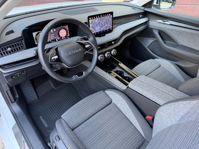 Skoda Superb 1.5TSI P-HEV IV* 204ps., снимка 9 - Автомобили и джипове - 52827654