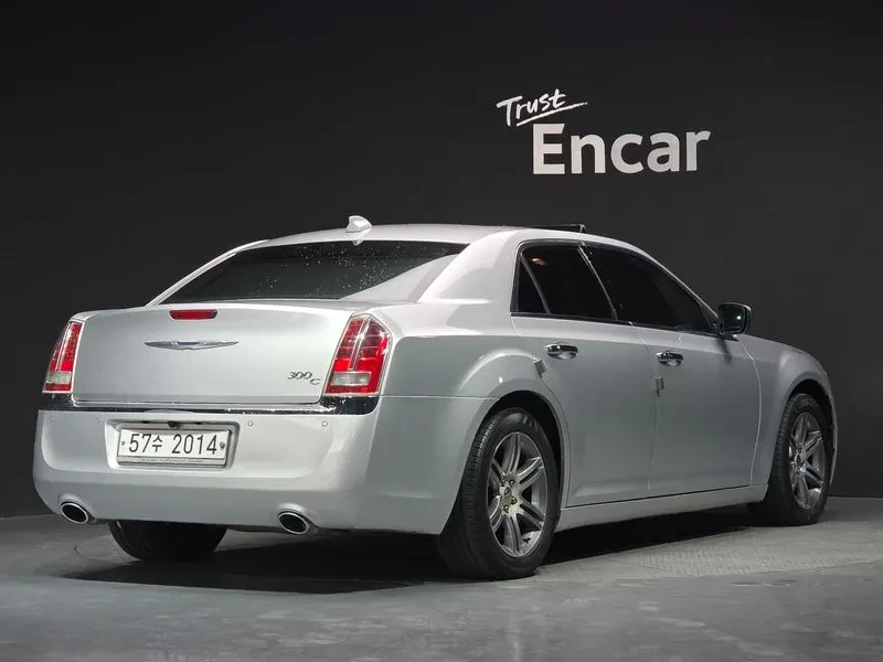 Chrysler 300c 3.5, снимка 2 - Автомобили и джипове - 54326144