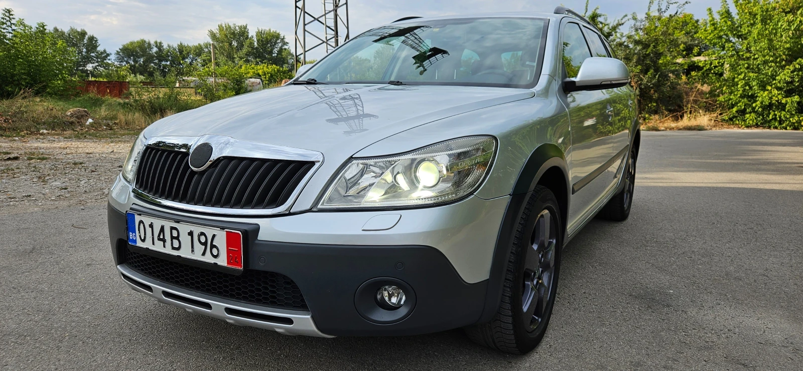 Skoda Octavia SCOUT* 4X4* 2.0TDI* 140кс* НАВИГАЦИЯ* EВРО4* НОВ В - изображение 3