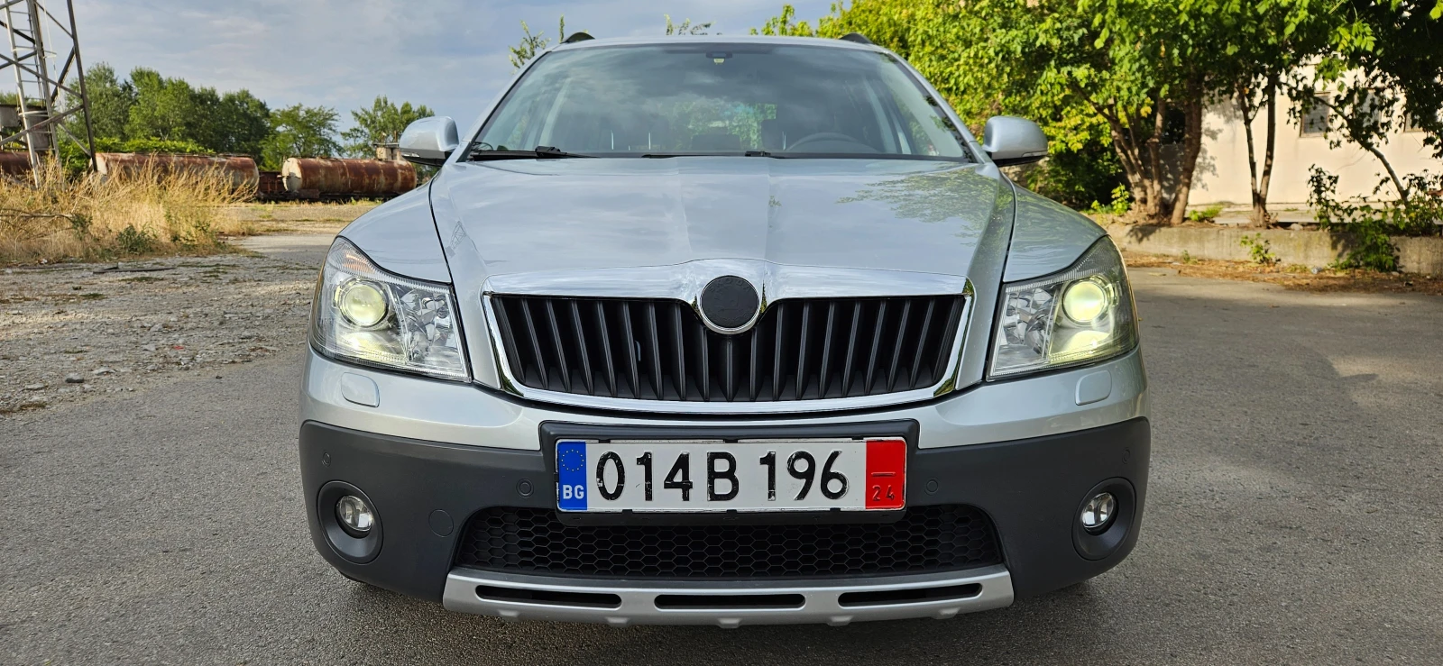 Skoda Octavia SCOUT* 4X4* 2.0TDI* 140кс* НАВИГАЦИЯ* EВРО4* НОВ В - изображение 2