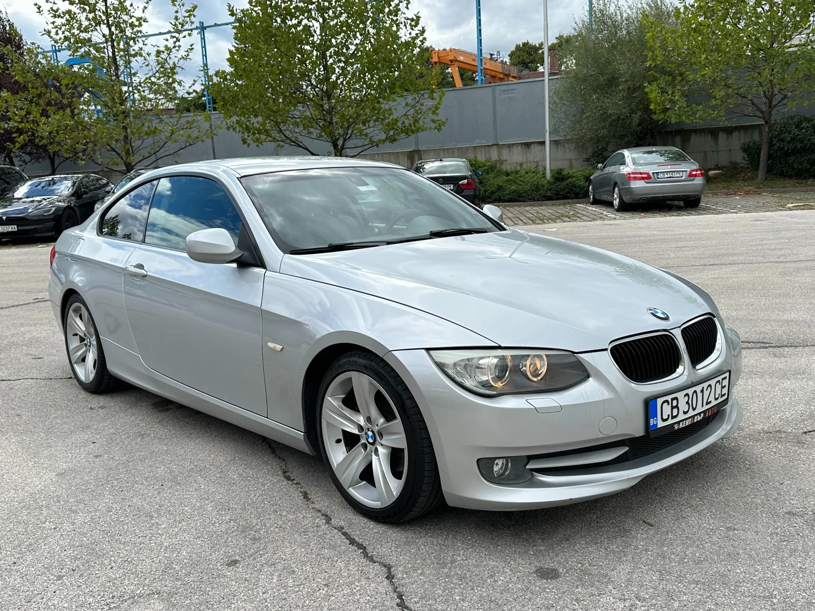 BMW 320 D  Автоматик Facelift - изображение 6