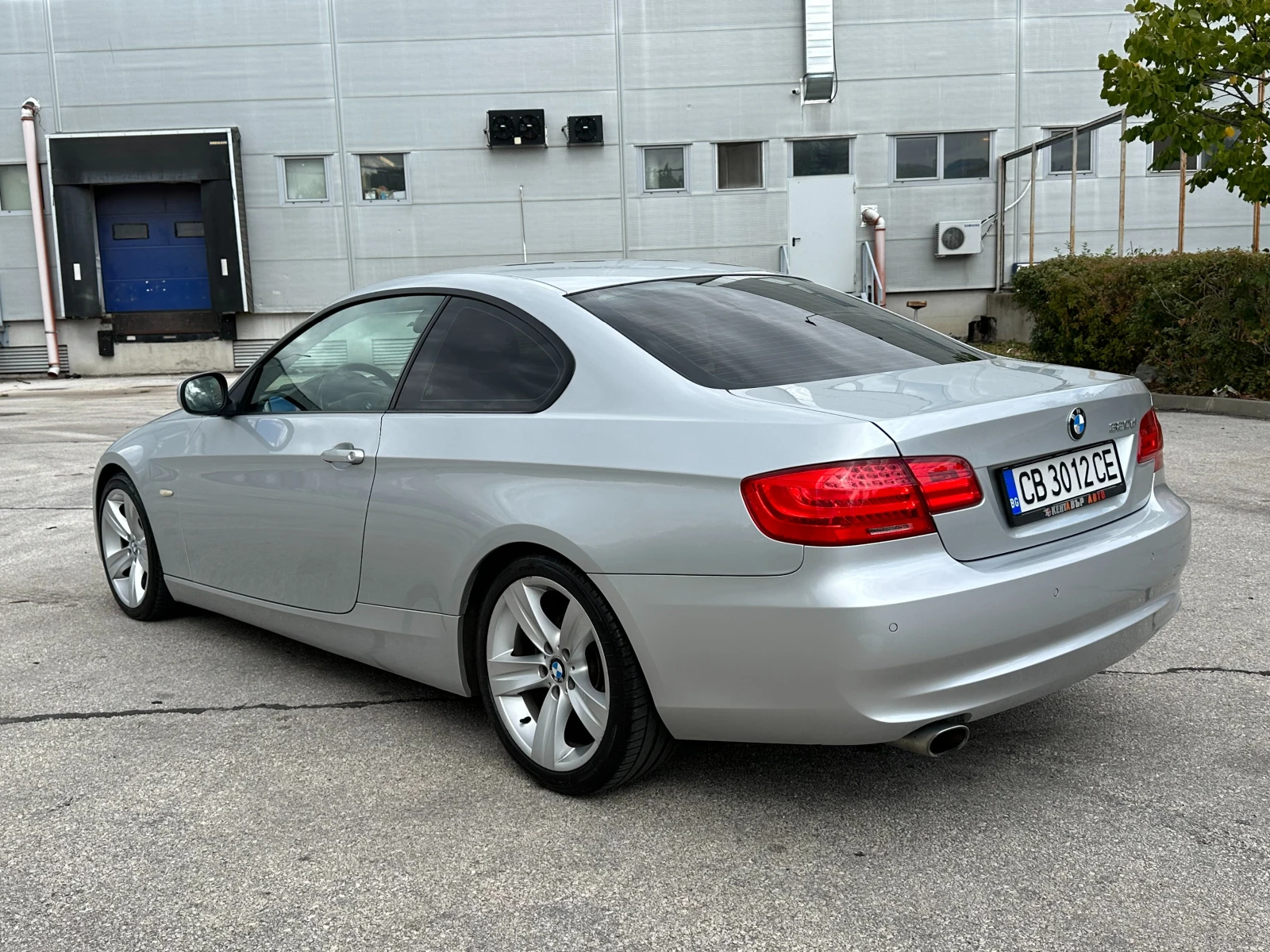 BMW 320 D  Автоматик Facelift - изображение 3