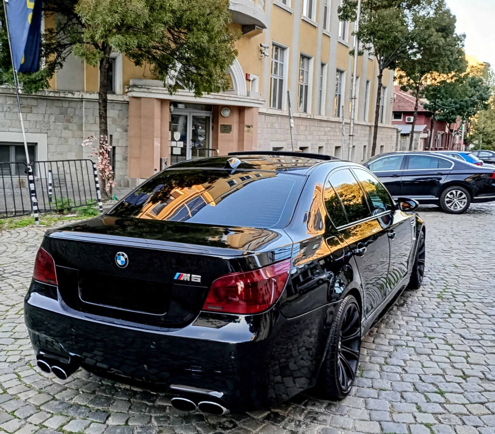 BMW M5 E60 M5 V10 - изображение 3