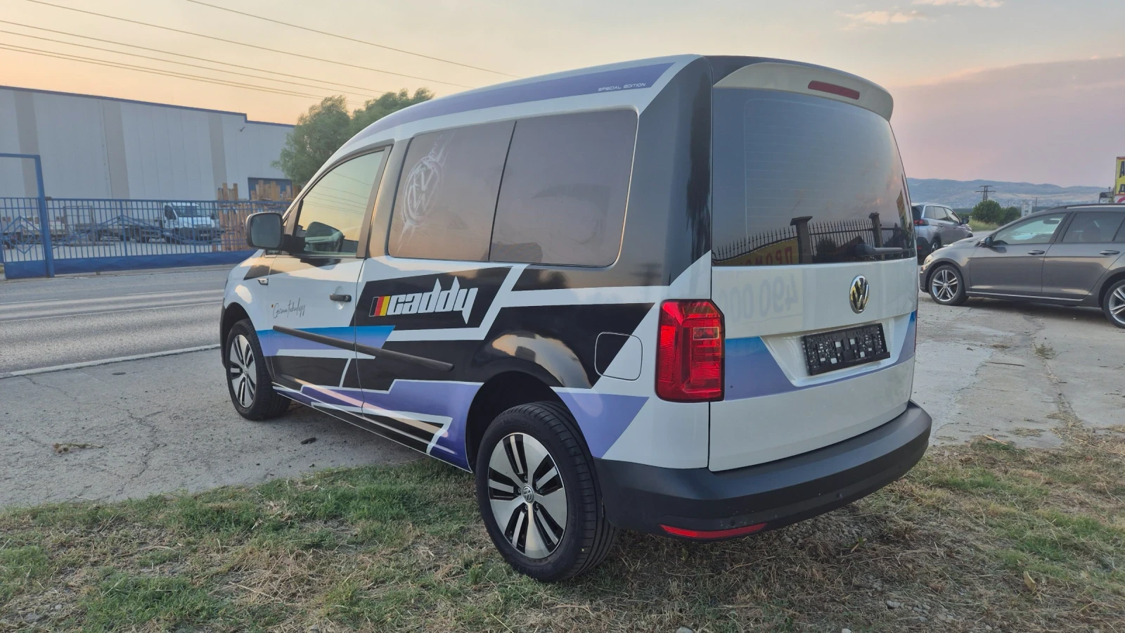 VW Caddy 1000 TSI, снимка 4 - Автомобили и джипове - 53748432