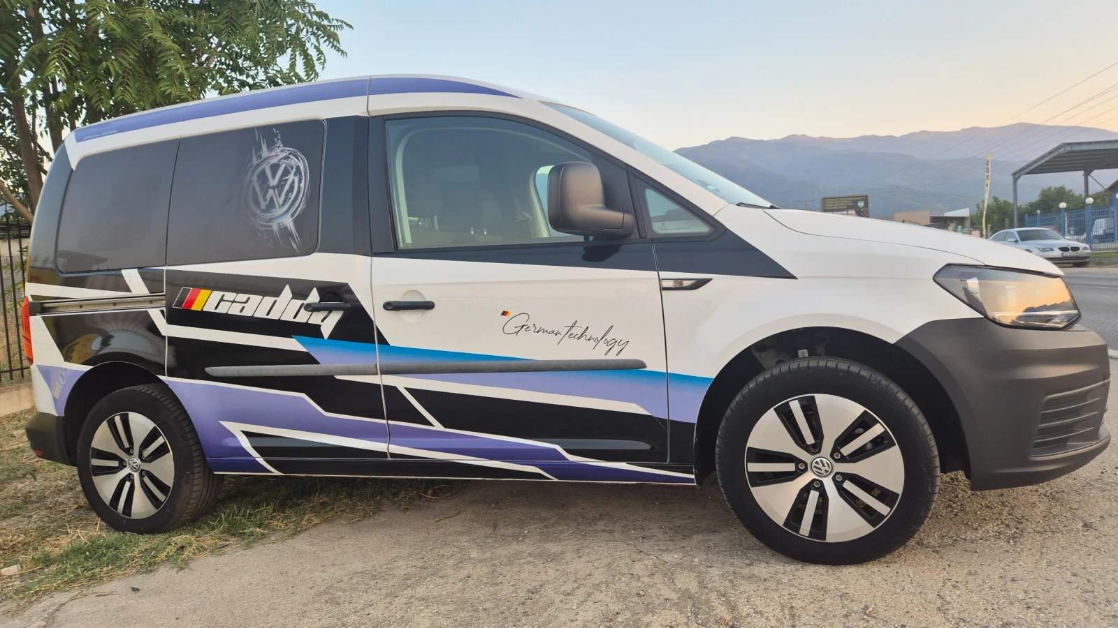 VW Caddy 1000 TSI, снимка 2 - Автомобили и джипове - 53748432