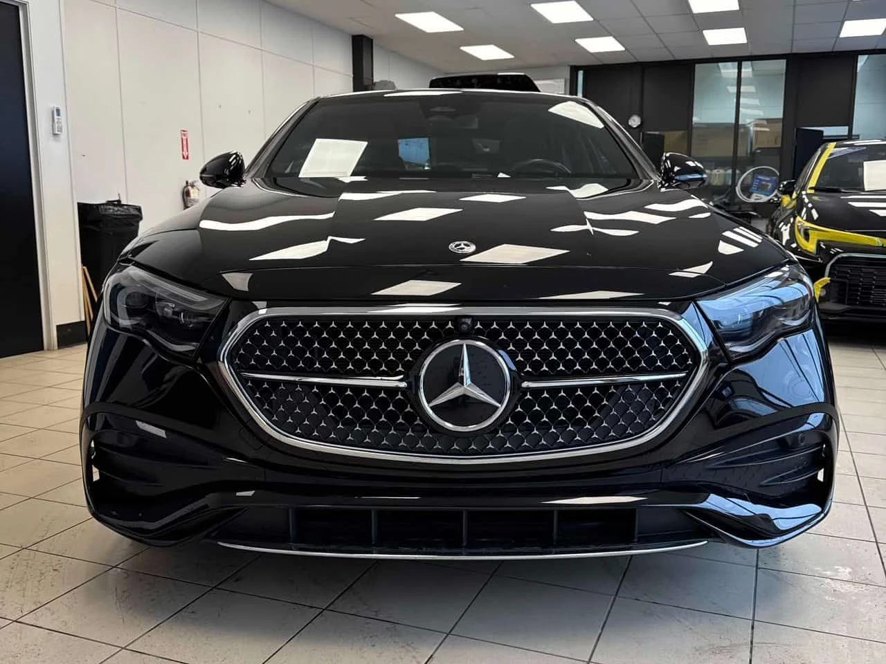 Mercedes-Benz E 350 ПАНОРАМА/360 КАМЕРИ/HEAD-UP DISPLAY , снимка 2 - Автомобили и джипове - 54057978