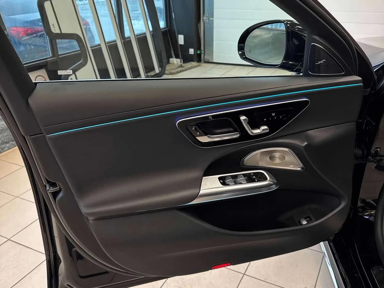 Mercedes-Benz E 350 ПАНОРАМА/360 КАМЕРИ/HEAD-UP DISPLAY , снимка 11 - Автомобили и джипове - 54057978