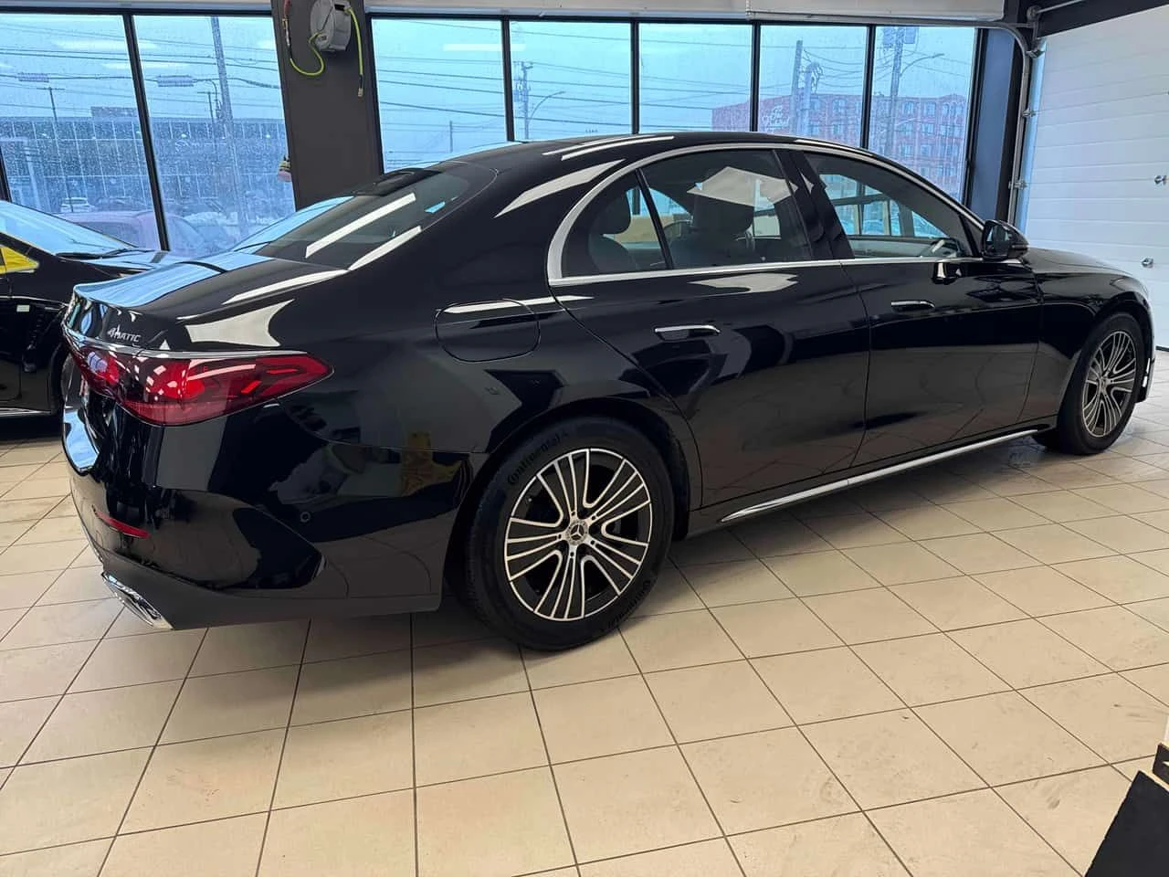 Mercedes-Benz E 350 ПАНОРАМА/360 КАМЕРИ/HEAD-UP DISPLAY , снимка 4 - Автомобили и джипове - 54057978