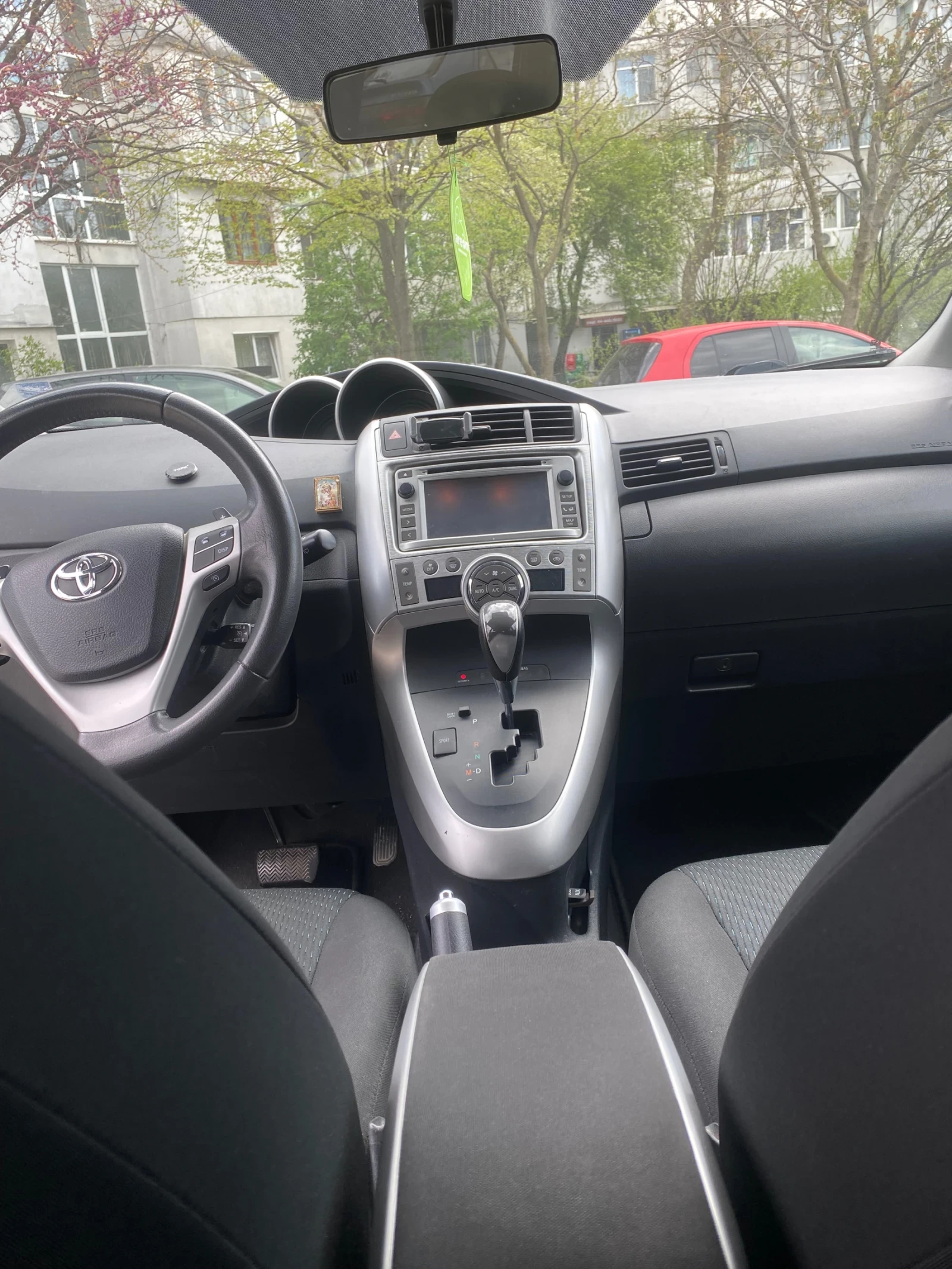 Toyota Verso, снимка 5 - Автомобили и джипове - 54303733