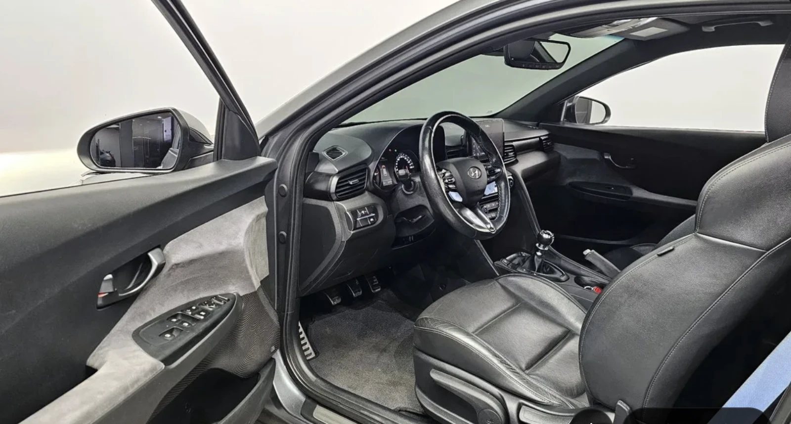 Hyundai Veloster  2.0 N* КОЖА* ПОДГРЕВ* ОБДУХВ* НАВИ* КАМЕРА, снимка 11 - Автомобили и джипове - 54763450