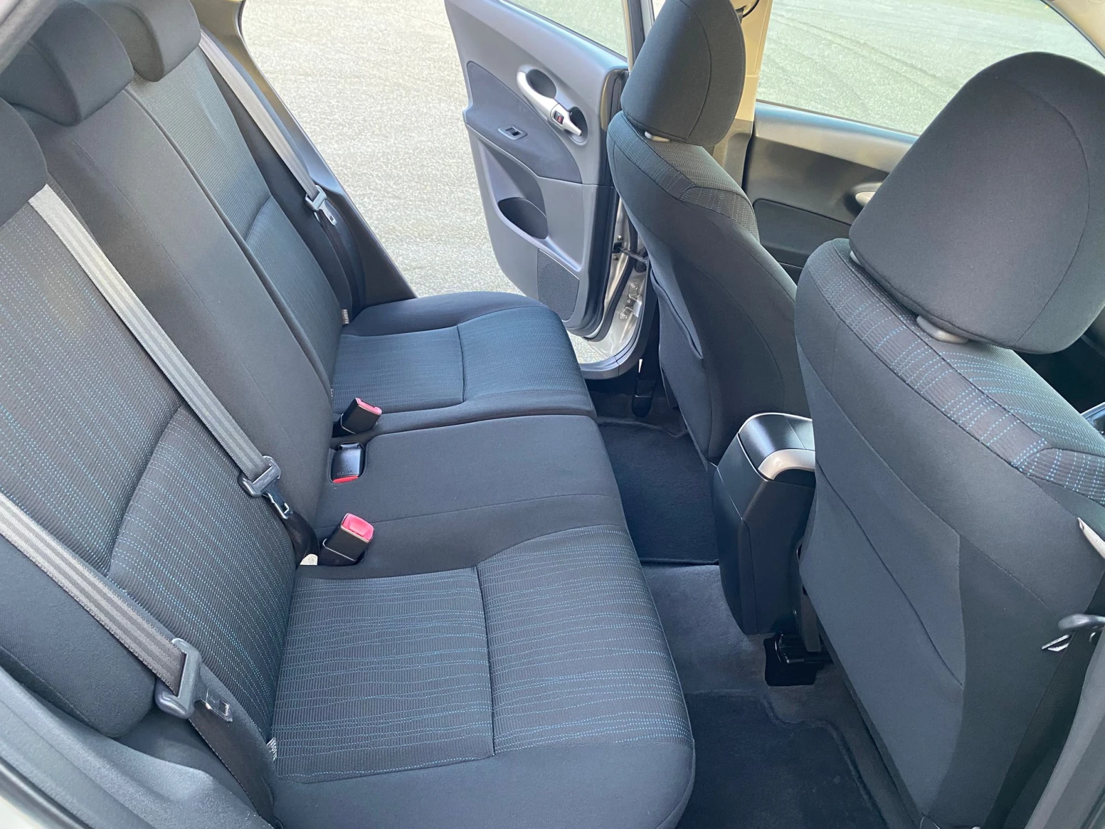 Toyota Auris, снимка 14 - Автомобили и джипове - 54828188