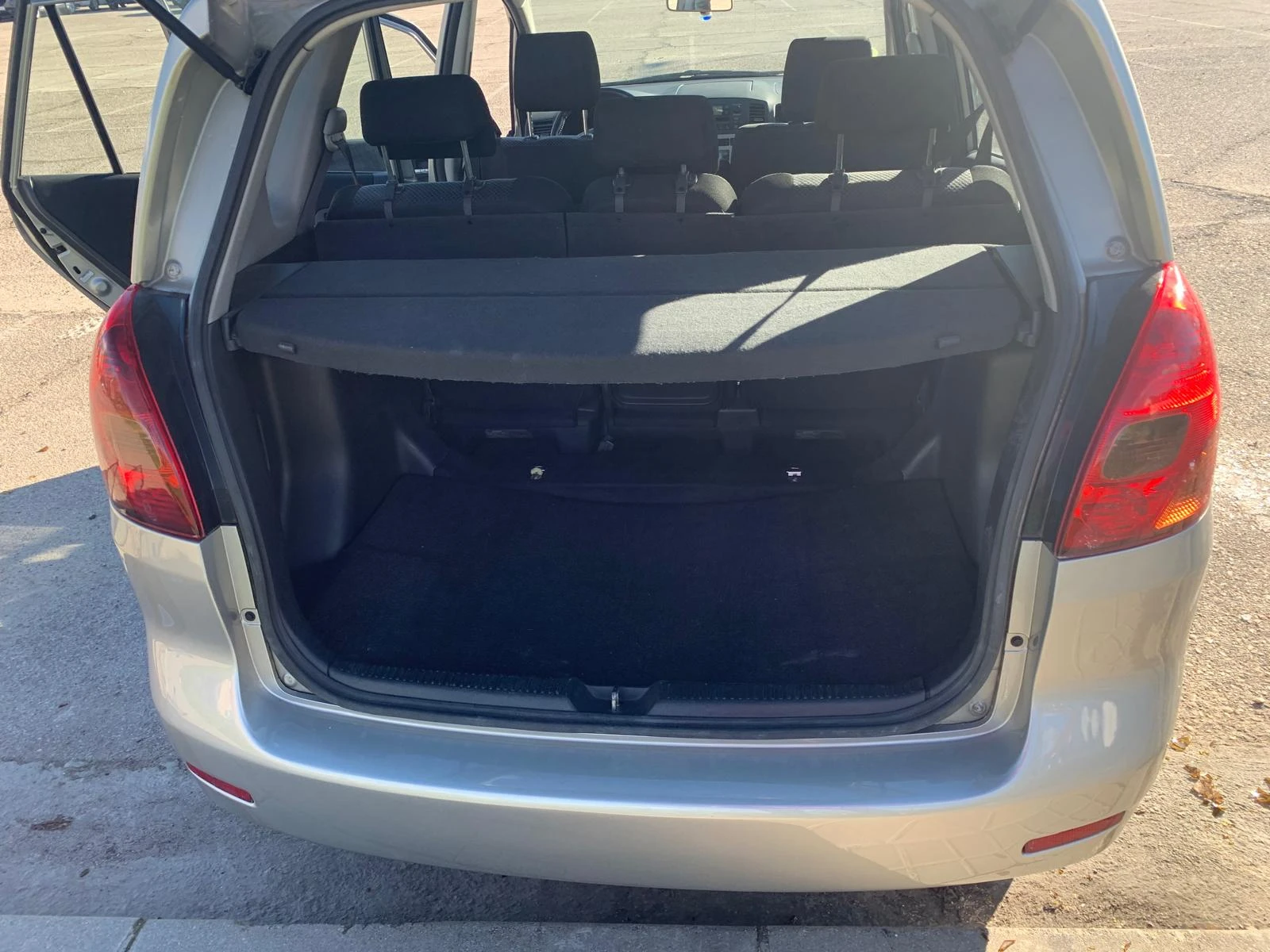 Toyota Corolla verso, снимка 5 - Автомобили и джипове - 55135401