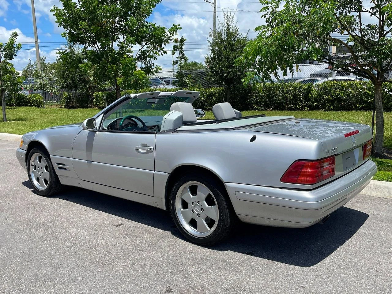 Mercedes-Benz SL 500 !! КРАЙНА ЦЕНА ДО БГ!! ПЕРФЕКТЕН КАРФАКС, снимка 13 - Автомобили и джипове - 55656240