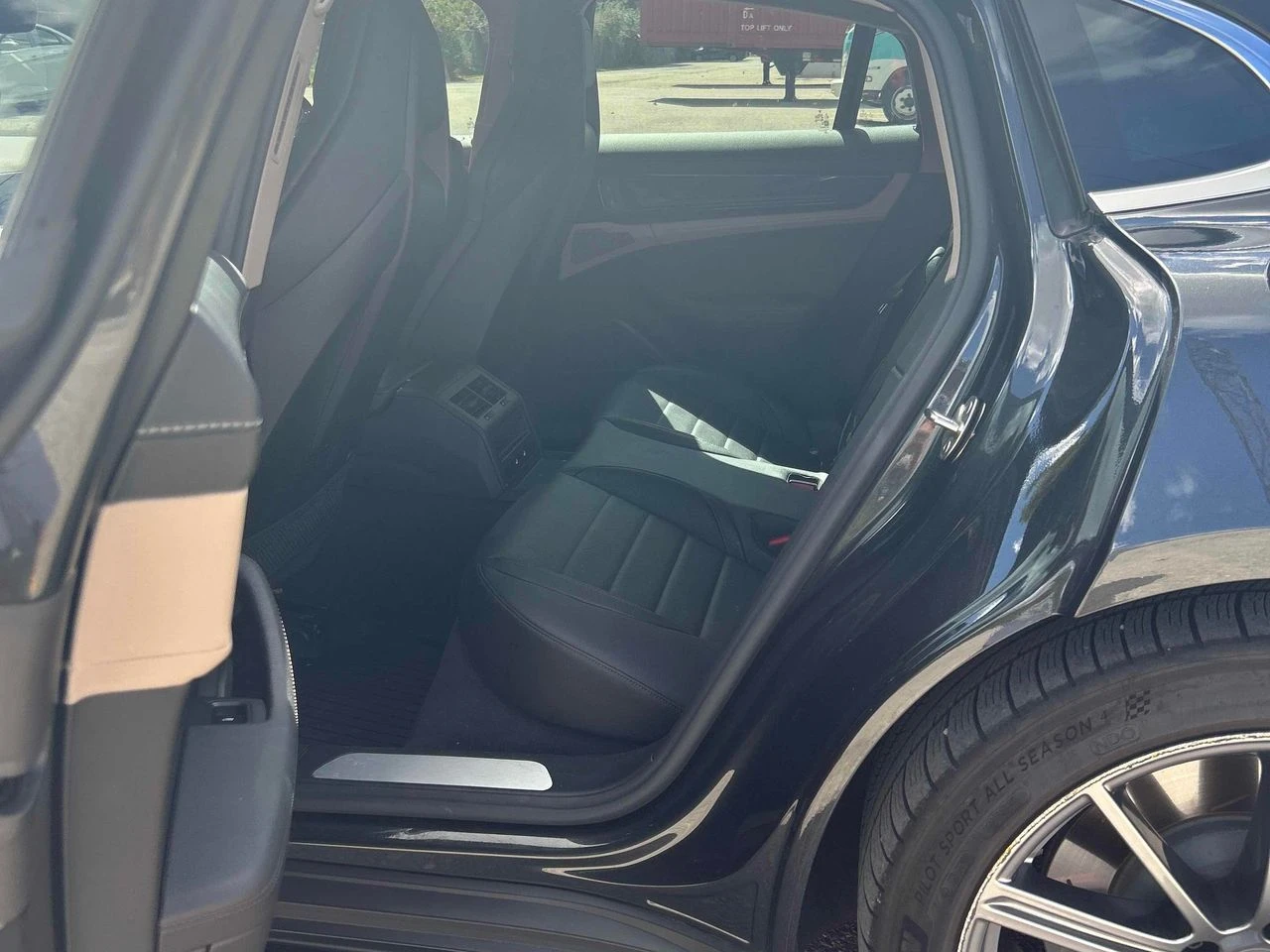 Porsche Panamera 4 E-Hybrid, снимка 10 - Автомобили и джипове - 55728805