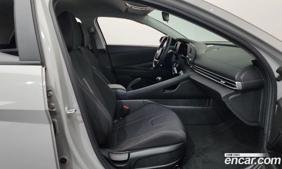 Hyundai Elantra 1.6 Smart, снимка 16 - Автомобили и джипове - 55972750