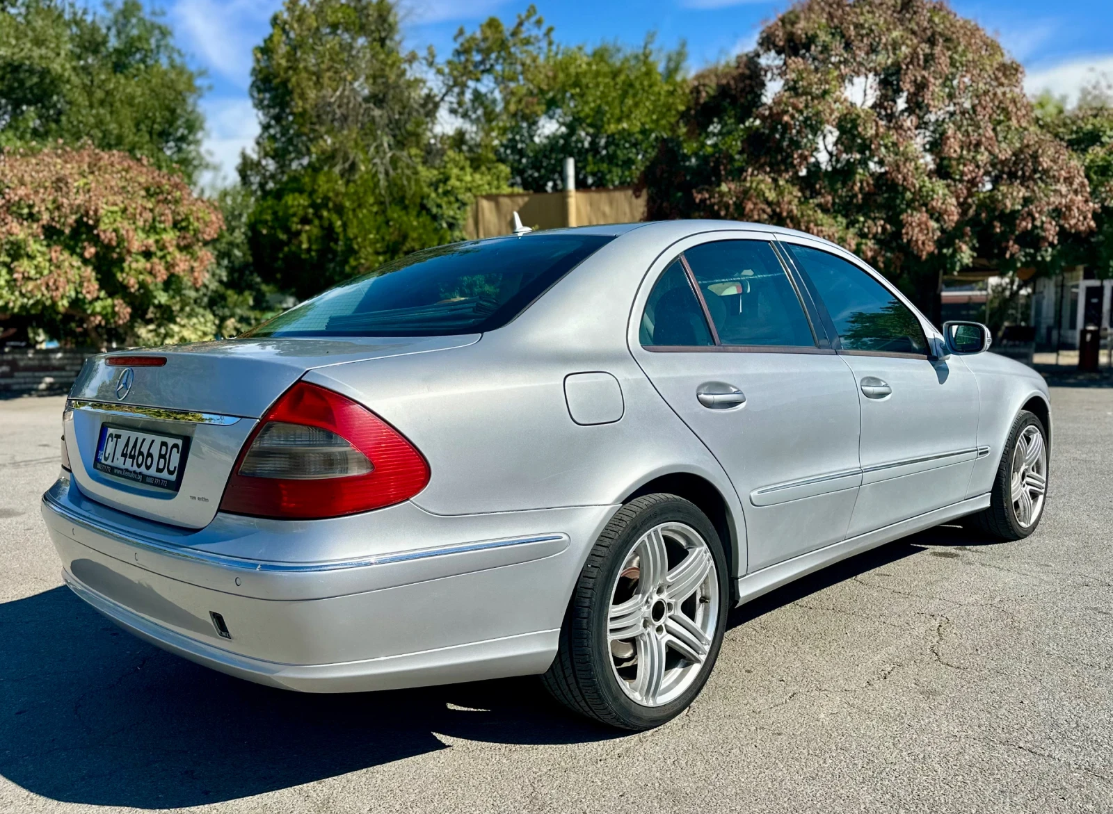 Mercedes-Benz E 320, снимка 4 - Автомобили и джипове - 56246061