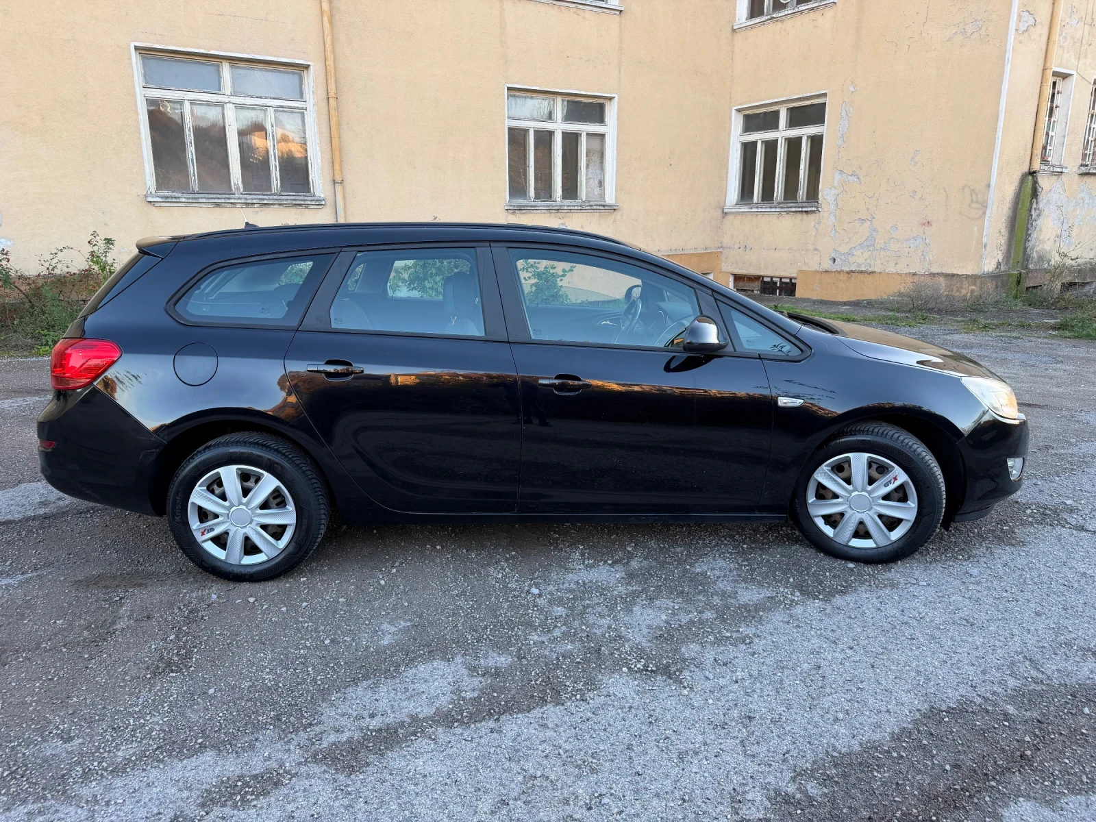 Opel Astra 1.7CDTI, снимка 4 - Автомобили и джипове - 56607224