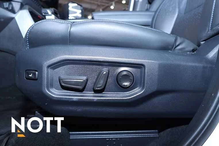 Toyota Sequoia * 85 Series * CARFAX * БЕЗ ПЪРВОНАЧАЛНА ВНОСКА, снимка 13 - Автомобили и джипове - 53154919