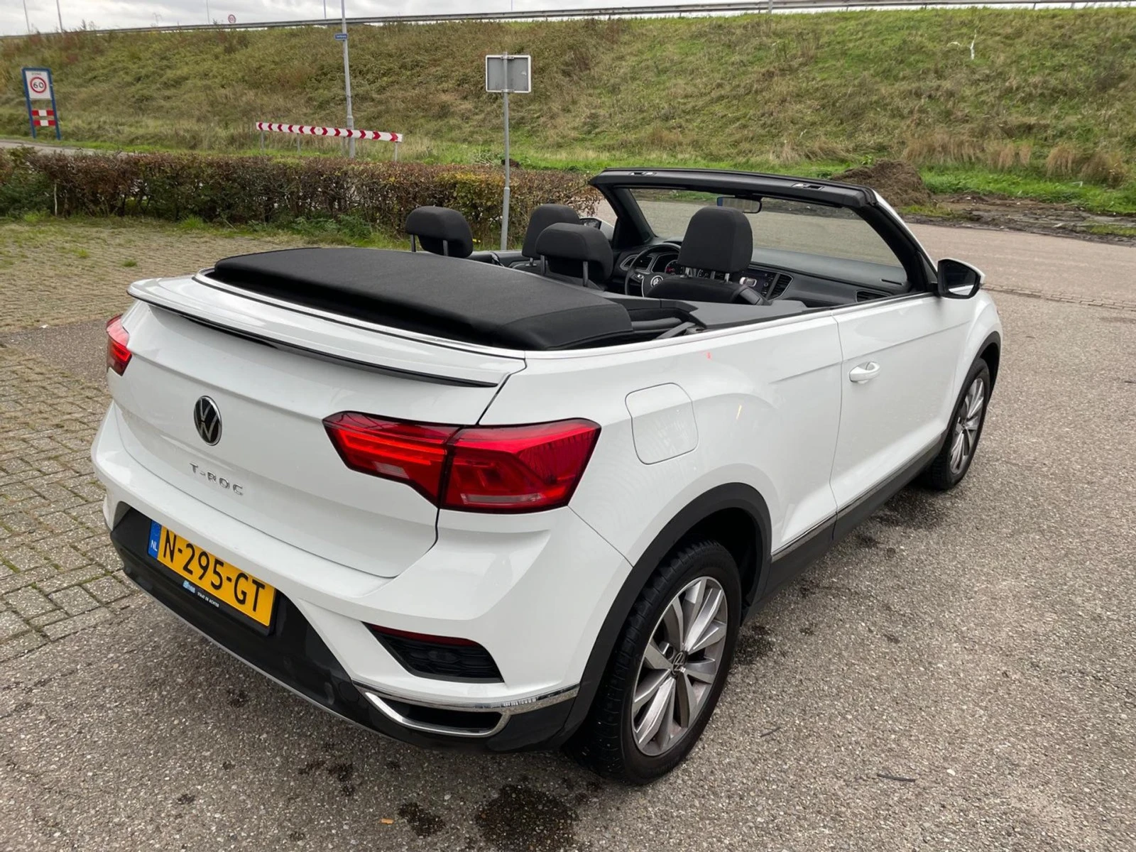 VW T-Roc 1.0 TSI Style, снимка 3 - Автомобили и джипове - 54551760