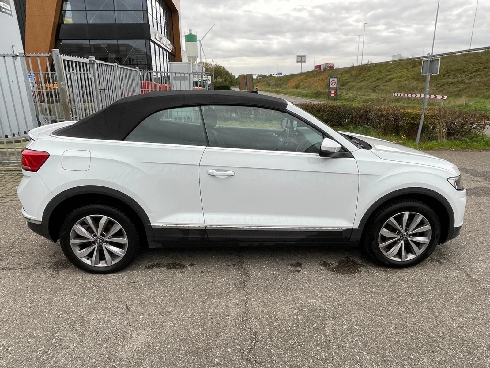 VW T-Roc 1.0 TSI Style, снимка 6 - Автомобили и джипове - 54551760