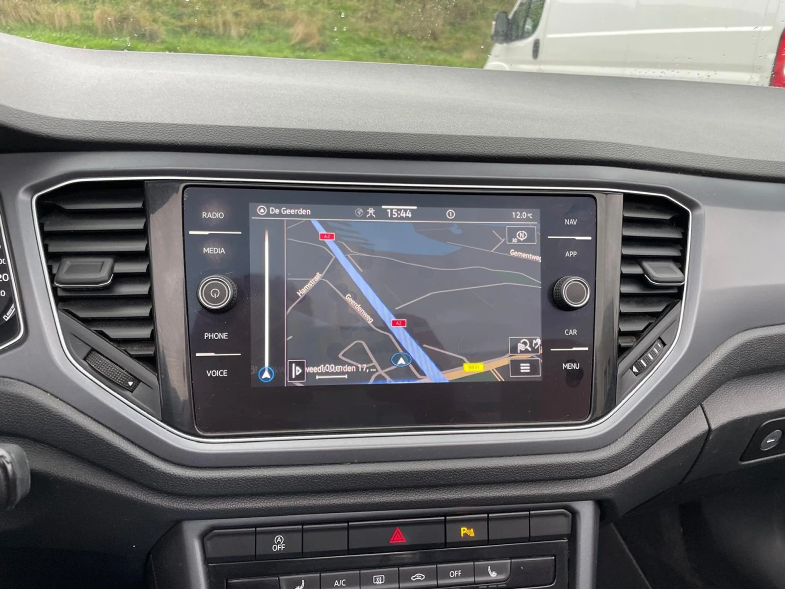 VW T-Roc 1.0 TSI Style, снимка 8 - Автомобили и джипове - 54551760