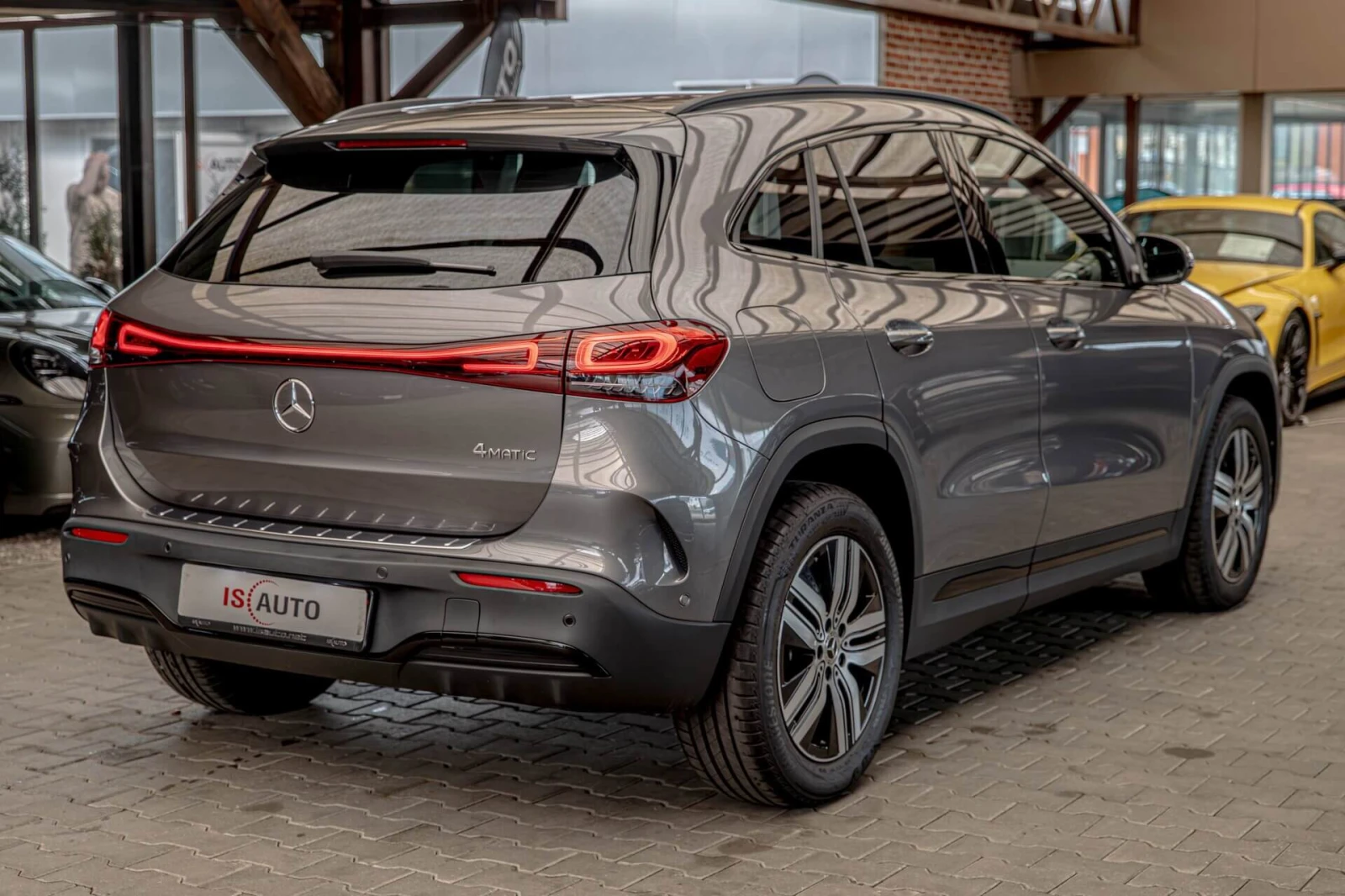 Mercedes-Benz EQA 300/AMG Line/4Matic/Ambient/MBUX/Подгрев/Камера, снимка 6 - Автомобили и джипове - 54758983