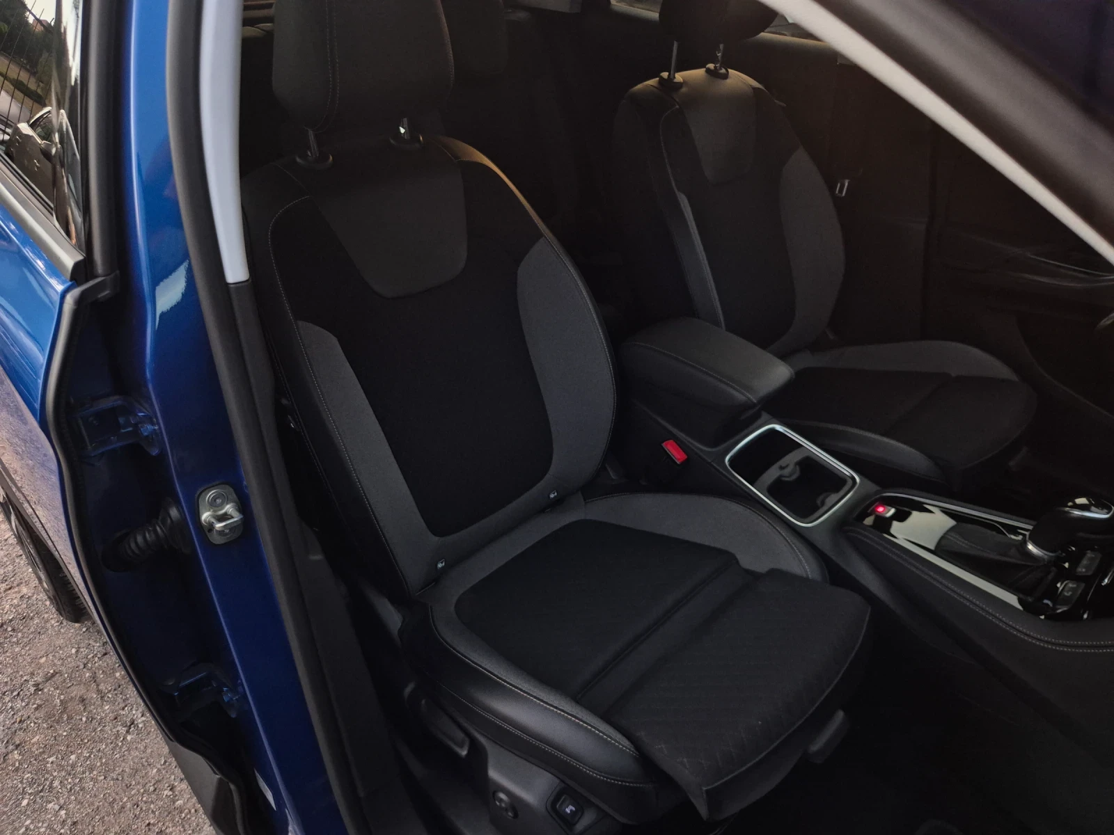 Opel Grandland X 2.0D* Ultimate* ПЪЛНА СЕРВИЗНА ИСТОРИЯ В ОПЕЛ!, снимка 13 - Автомобили и джипове - 55838007