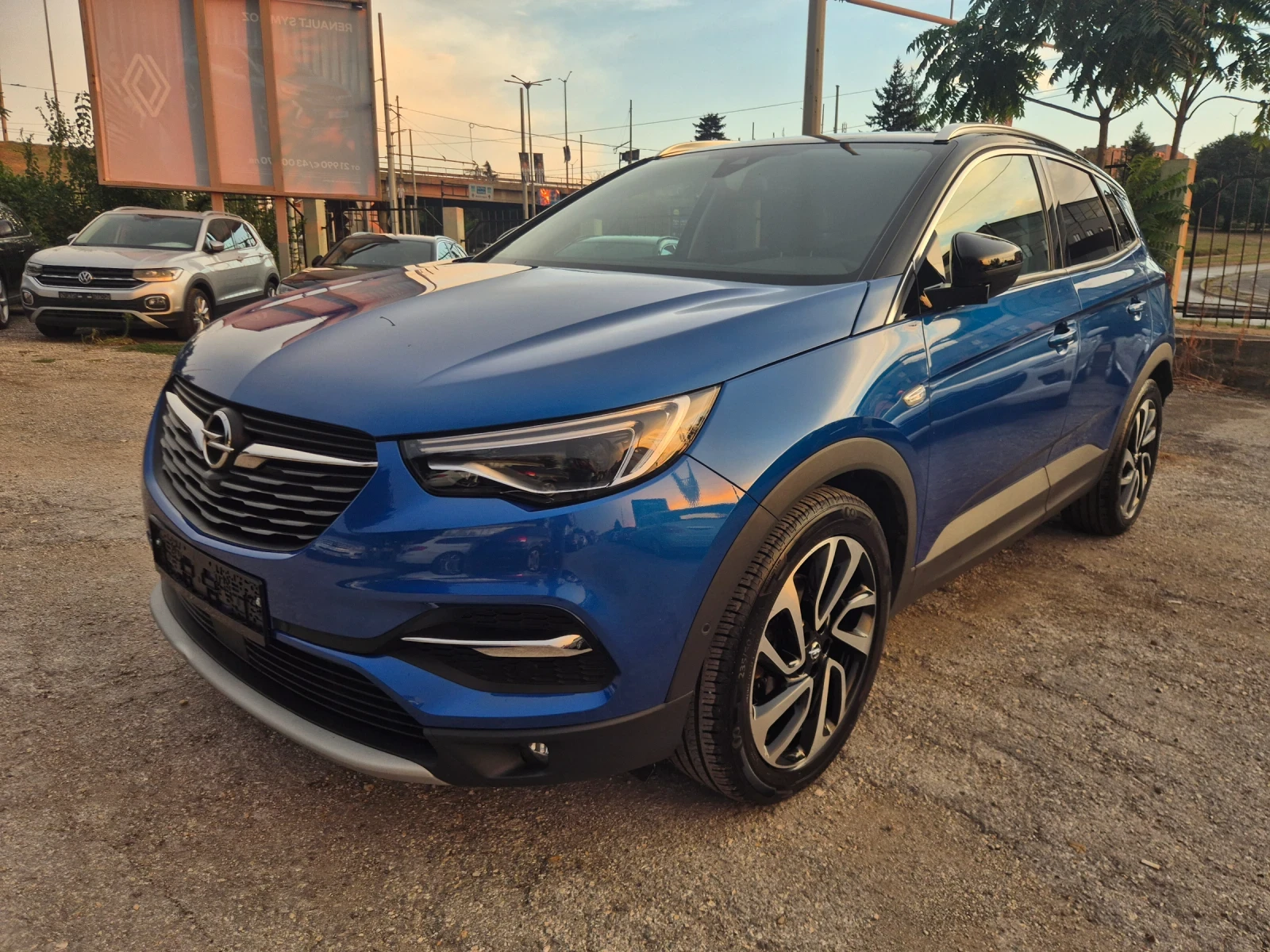 Opel Grandland X 2.0D* Ultimate* ПЪЛНА СЕРВИЗНА ИСТОРИЯ В ОПЕЛ!, снимка 2 - Автомобили и джипове - 55838007