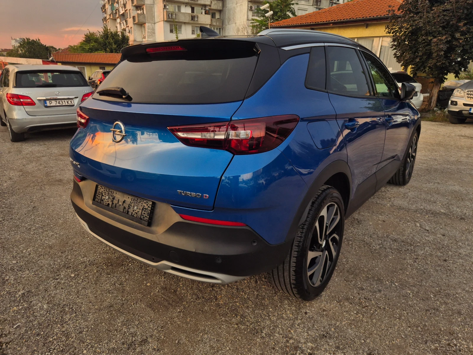 Opel Grandland X 2.0D* Ultimate* ПЪЛНА СЕРВИЗНА ИСТОРИЯ В ОПЕЛ!, снимка 4 - Автомобили и джипове - 55838007