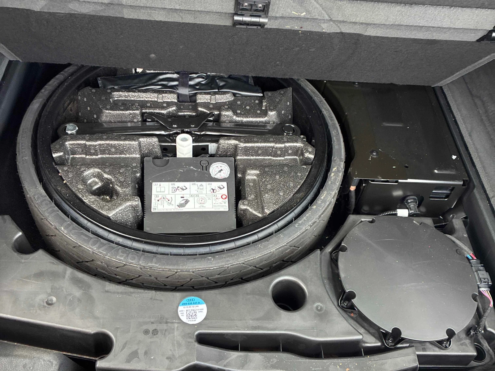 Audi Q8 * Progressiv * CARFAX * ОПЦИЯ ЗА ФИНАНСИРАНЕ , снимка 12 - Автомобили и джипове - 55850096