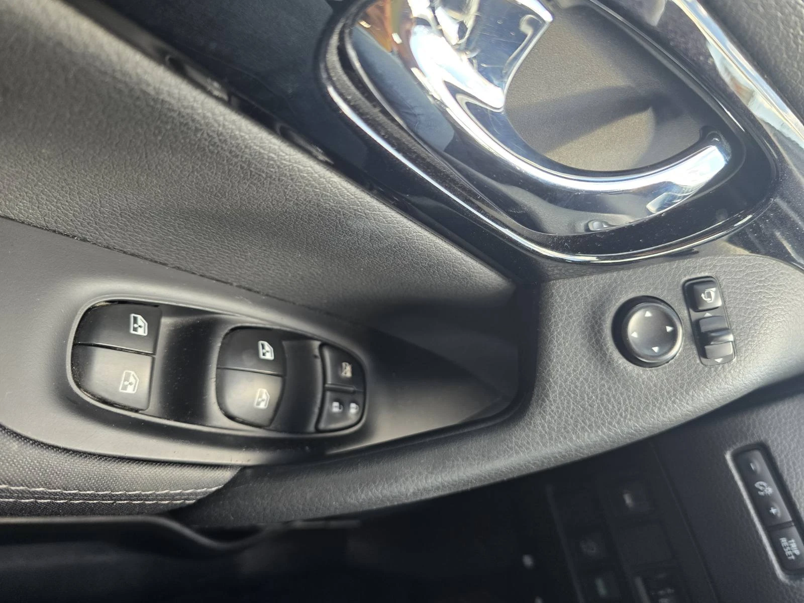 Nissan Qashqai 1.3 TCe 158 �.�. ������ 4x2 Stop & Start EDC | Mobile.bg � ����������� 10