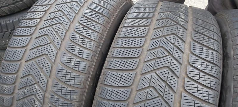 Гуми Зимни 235/55R19, снимка 2 - Гуми и джанти - 30921017