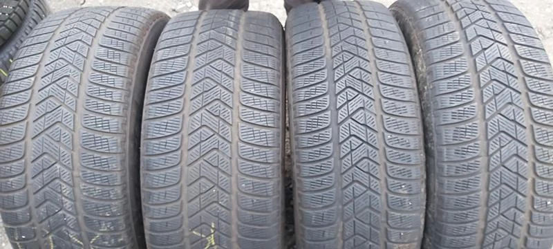 Гуми Зимни 235/55R19, снимка 1 - Гуми и джанти - 30921017