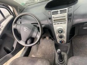Toyota Yaris 1.0 i на части , снимка 15