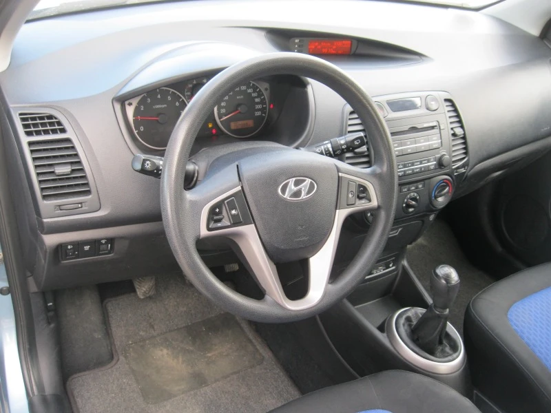 Hyundai I20, снимка 15 - Автомобили и джипове - 39925599