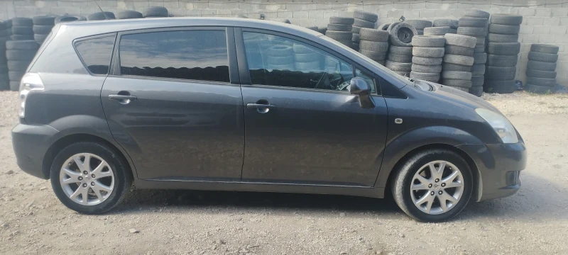 Toyota Corolla verso 2.2D4D, снимка 4 - Автомобили и джипове - 47360725