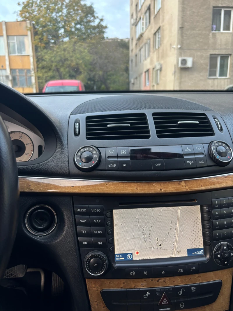 Mercedes-Benz E 320, снимка 8 - Автомобили и джипове - 49439357