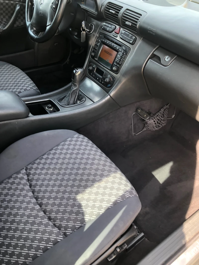 Mercedes-Benz C 270 Avantgarde, снимка 8 - Автомобили и джипове - 52525567