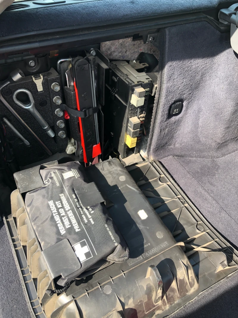 Mercedes-Benz C 270 Avantgarde, снимка 10 - Автомобили и джипове - 52525567