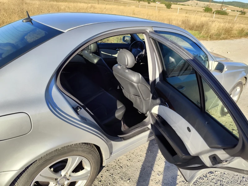 Mercedes-Benz E 270, снимка 7 - Автомобили и джипове - 51760640