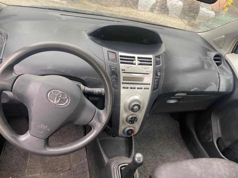 Toyota Yaris 1.0 i на части , снимка 11 - Автомобили и джипове - 44157130