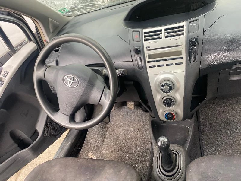 Toyota Yaris 1.0 i на части , снимка 15 - Автомобили и джипове - 44157130