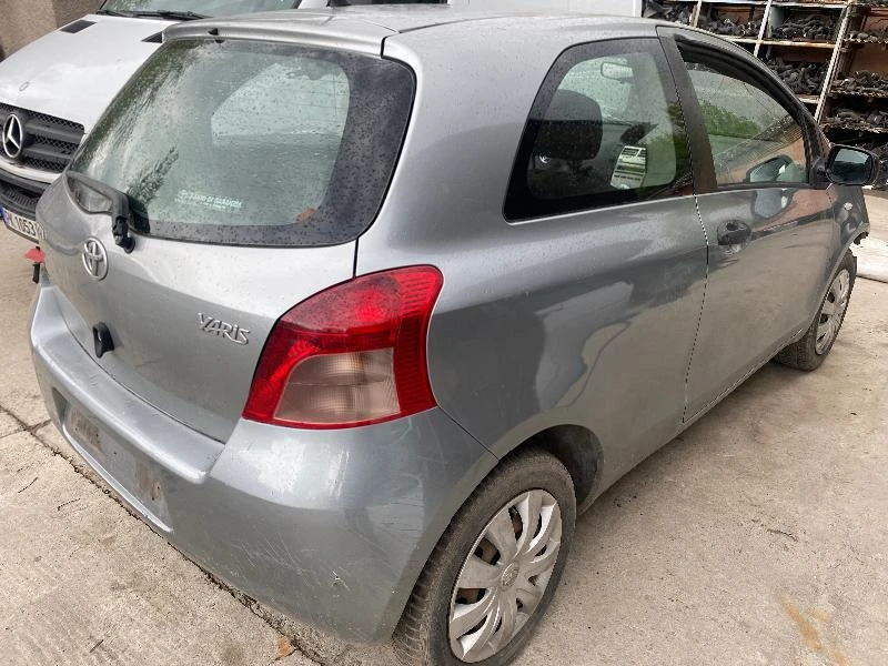 Toyota Yaris 1.0 i на части  - [1] 