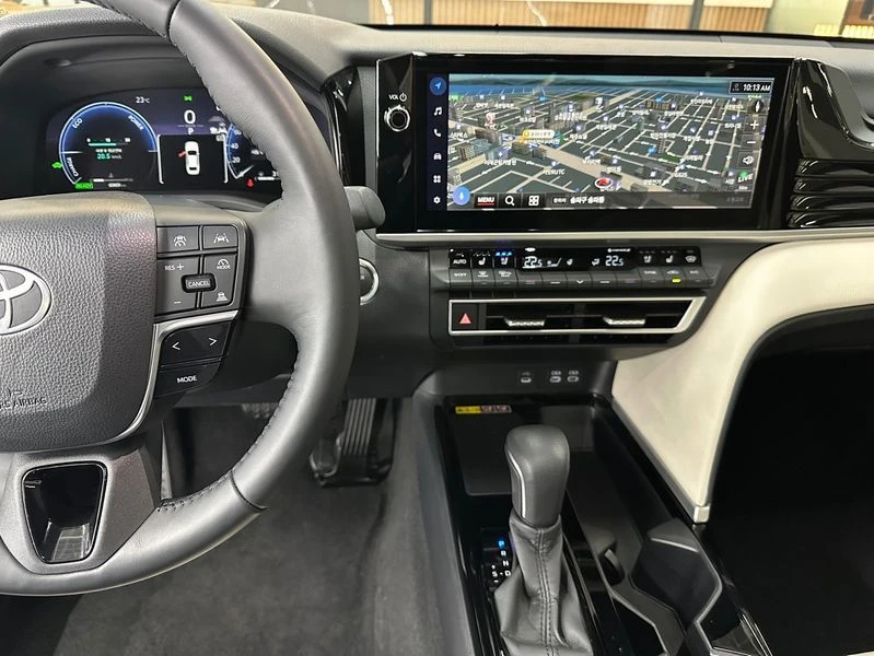 Toyota Camry 2.5 XLE Hybrid| 208к.с.| ВКЛ.ТЕХНОТЕСТ, снимка 12 - Автомобили и джипове - 55119926