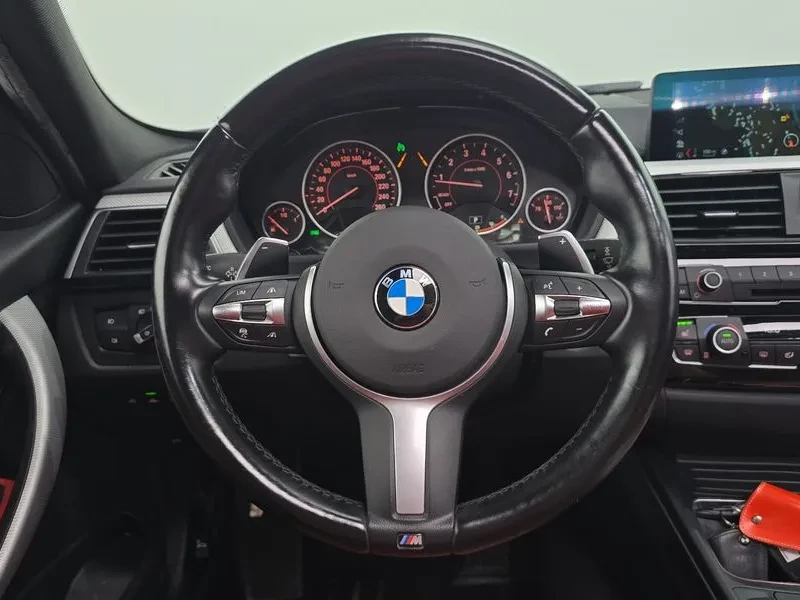 BMW 330 I M Sports, снимка 15 - Автомобили и джипове - 56097370