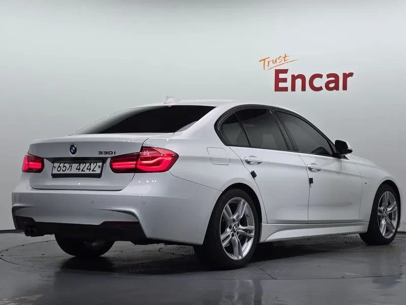 BMW 330 I M Sports, снимка 2 - Автомобили и джипове - 56097370