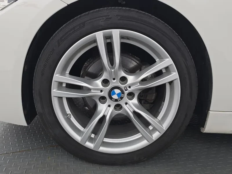 BMW 330 I M Sports, снимка 5 - Автомобили и джипове - 56097370